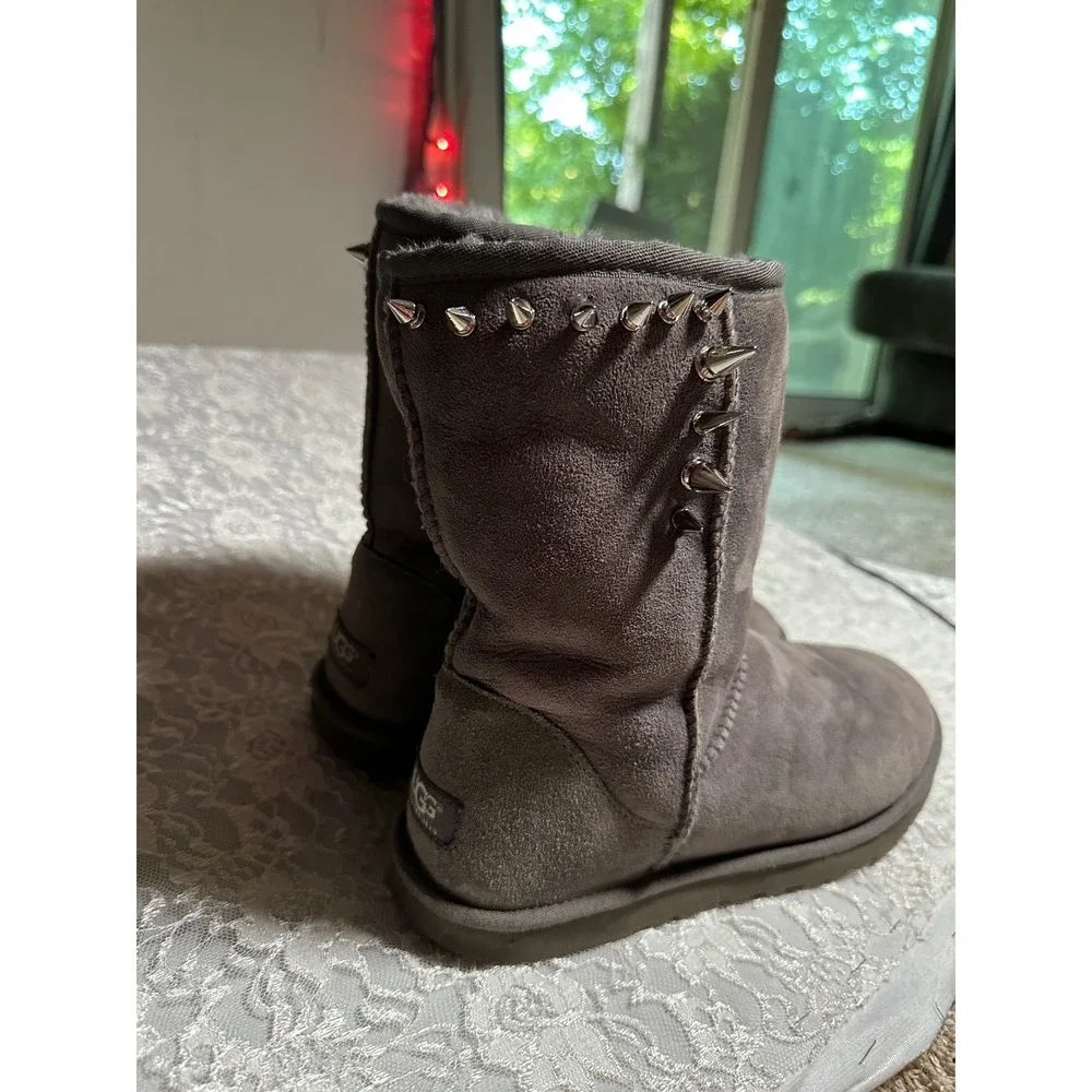 UGG each pair